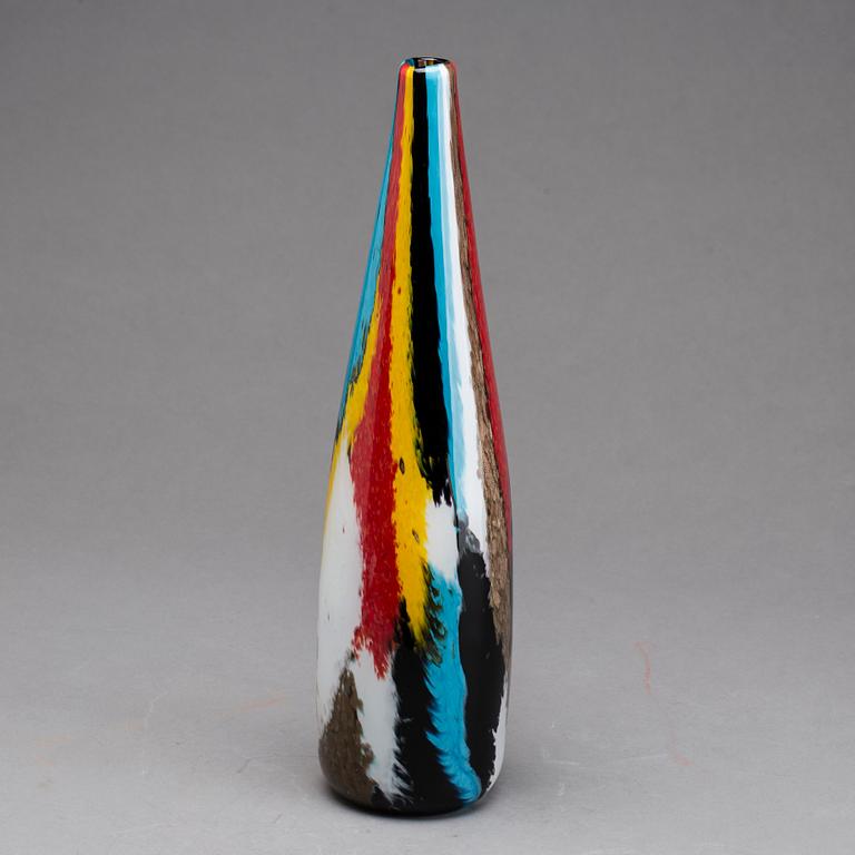 AN AURELIANO TOSO MURANO GLASS VASE, labelled.