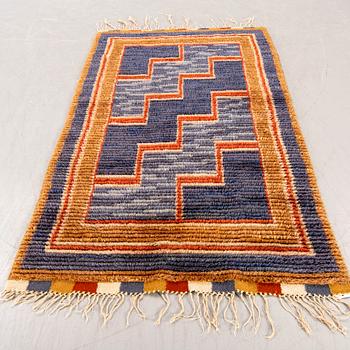 A 1930s long pile rug ca 160x95 cm.