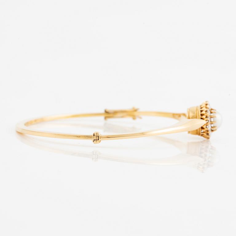 Bracelet in 18K gold with a half-pearl and rose-cut diamonds.
