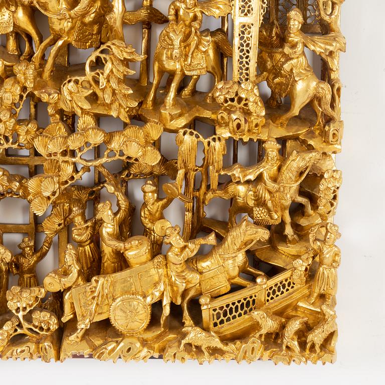 A carved Chinese wooden panel, late Qing dynasty, circa 1900.