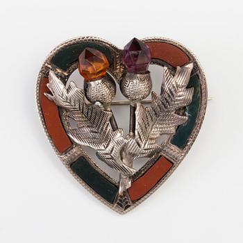 A BROOCH set with paste, jasper and heliotrope.