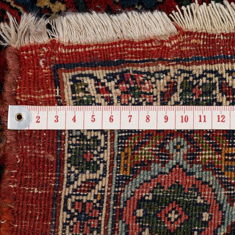 Carpet, oriental, approx. 198 x 138 cm.
