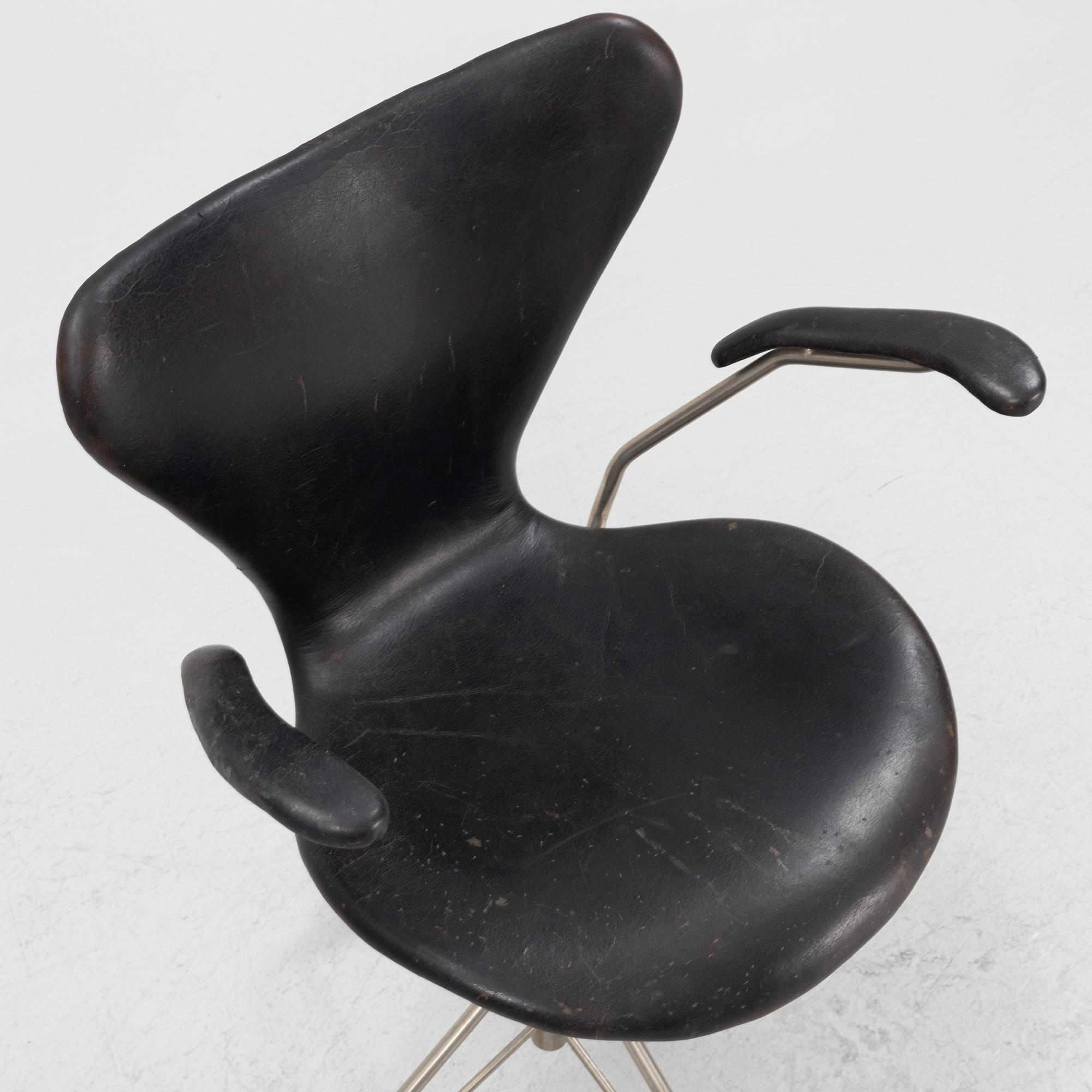 Arne Jacobsen, a model 'Seven' chair, Denmark, mid 20th Century.