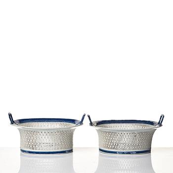 A pair of blue and white baskets, Qing dynasty, Jiaqing (1796-1820).