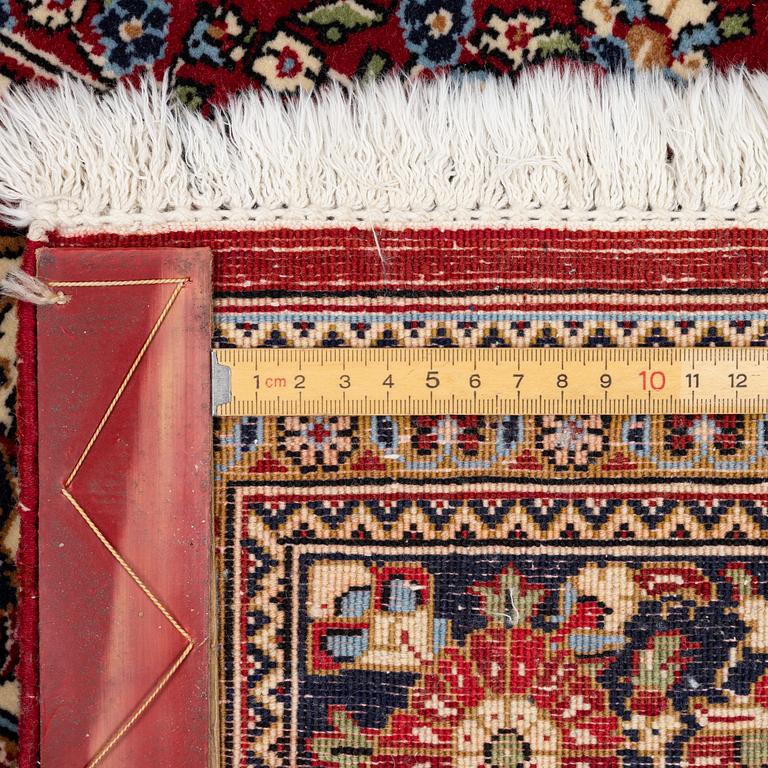 Ghom carpet, approx. 155 x 106 cm.