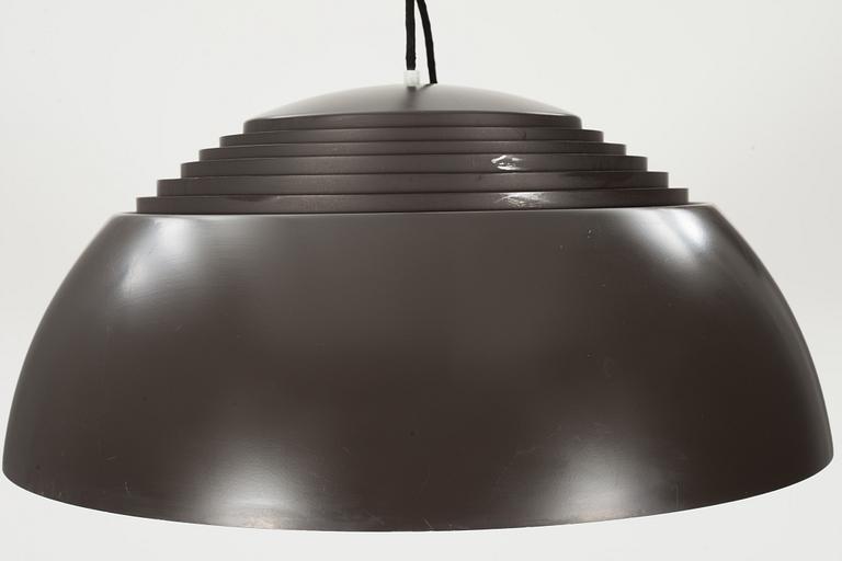 TAKLAMPA, "AJ Pendel", Arne Jacobsen för Louis Poulsen.