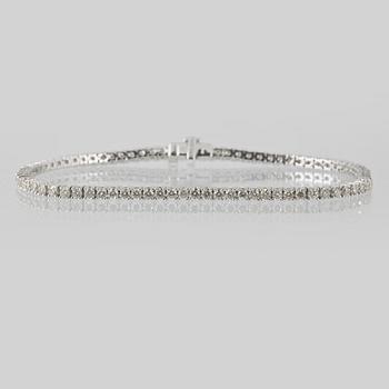 ARMBAND, 18k vitguld med 82 briljantslipade diamanter, 3.05 ct. Vikt 10 g.