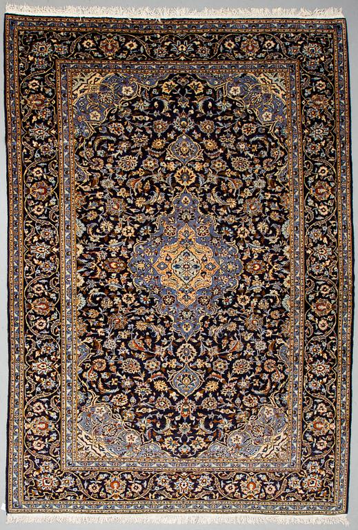 A CARPET, Kashan, ca 372 x 258 cm.