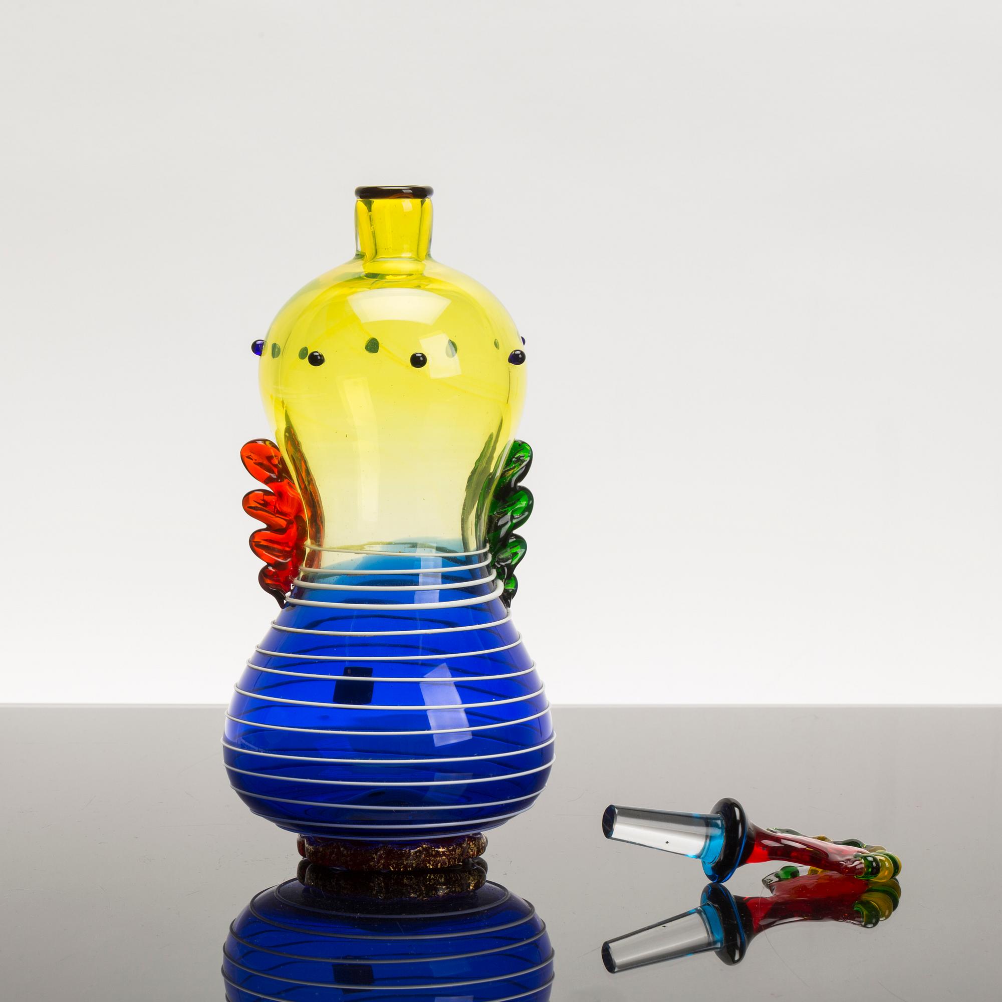 A MEMPHIS DESIGN VASE FROM CENEDESE, MURANO, 1980's.