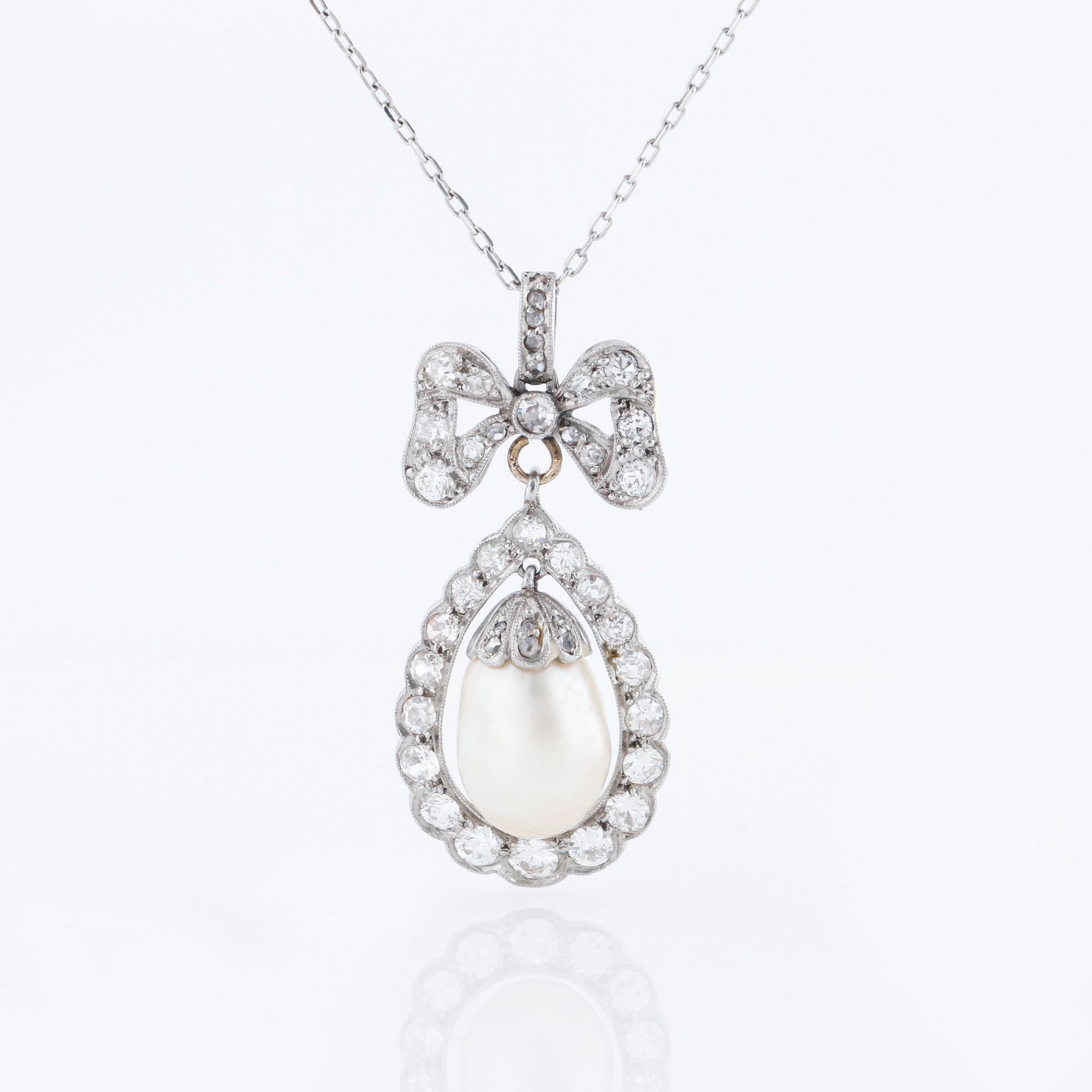 COLLIER med äkta saltvattenspärla samt gammalslipade diamanter.