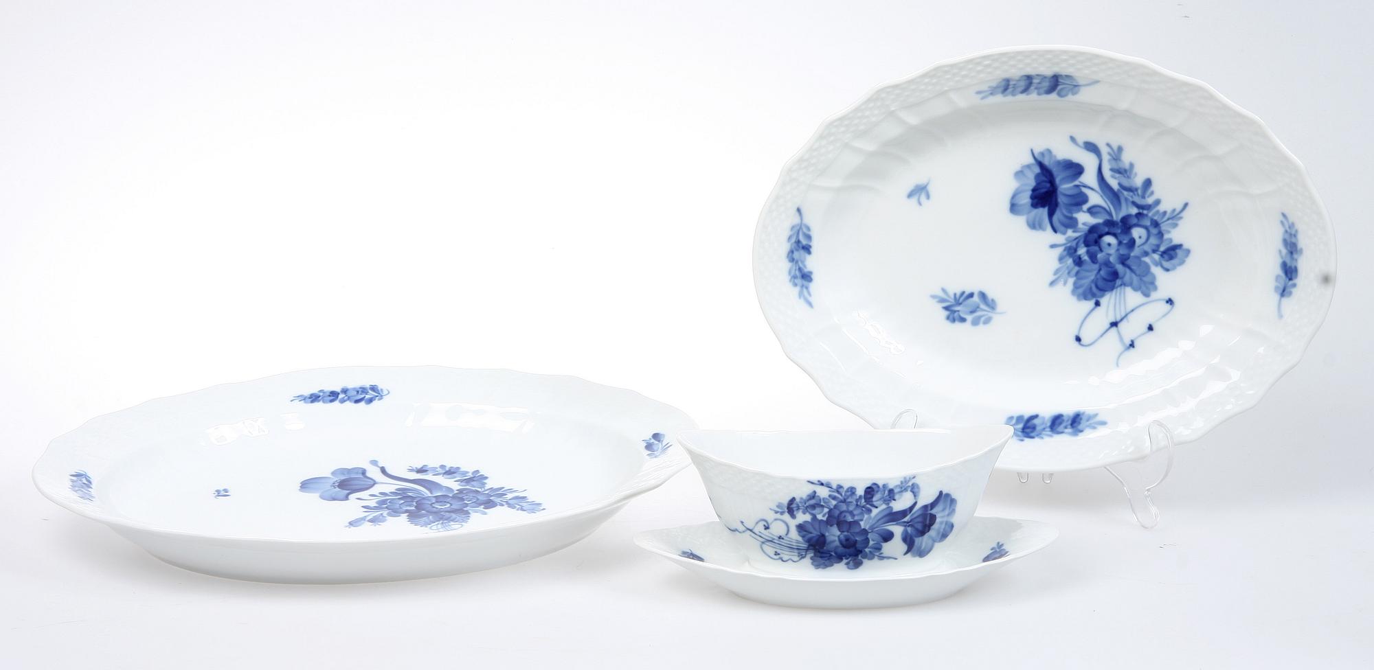 MATSERVIS, 44 delar, porslin, "Blå blomst", Royal Copenhagen.