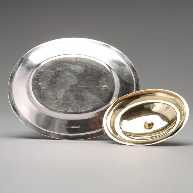 Johan Petter Grönvall, skål/terrin med lock och fat, silver, Stockholm 1823.