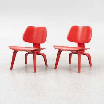 Charles & Ray Eames, fåtöljer, ett par, "LCW", Vitra, daterade 2003.