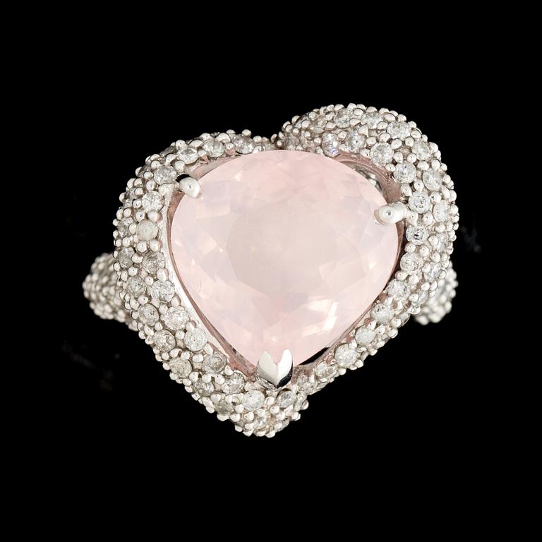 RING, 10k vitguld, rosenkvarts, diamant. Vikt ca 10g.