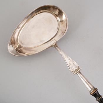 SOPPSLEV, silver, otydliga stämplar 1825. Total vikt 154 g.