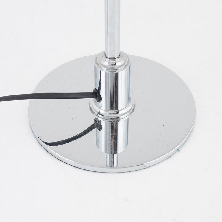 Poul Henningsen, table lamp, "PH 3/2", Louis Poulsen, Denmark.