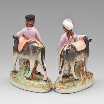 FIGURINER, ett par, Staffordshire, England 1800-tal.