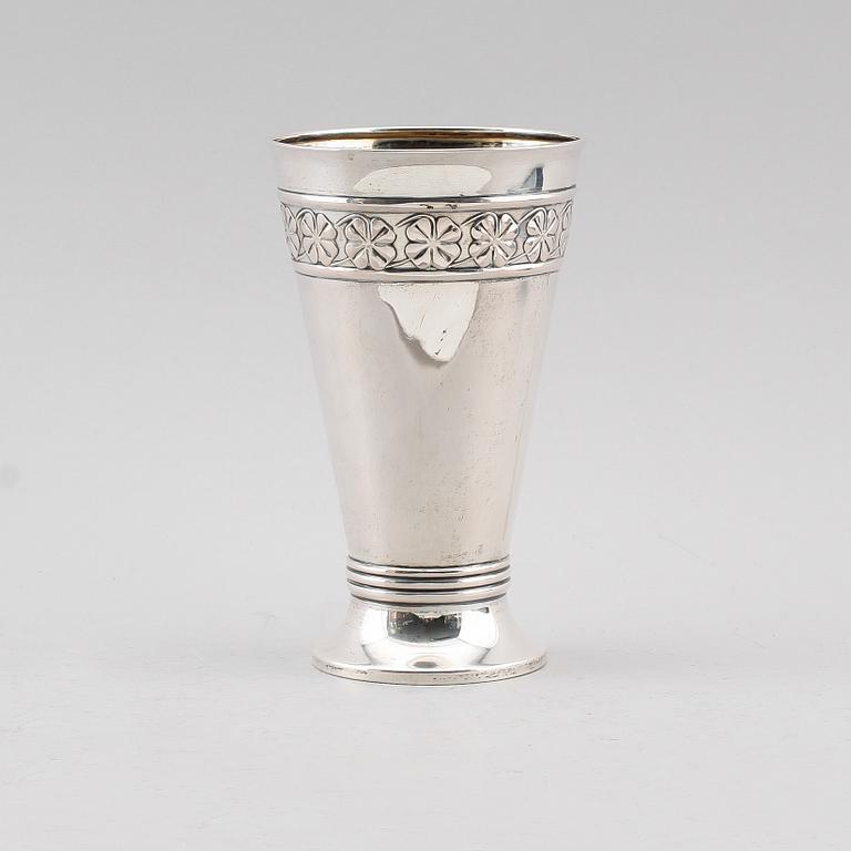 BÄGARE, silver, CG Hallberg, Stockholm 1916. Vikt ca 159 g.