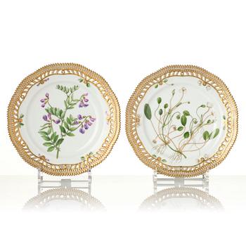 A set of 12 Royal Copenhagen 'Flora Danica' lunch plates, Denmark, 1889-1922.