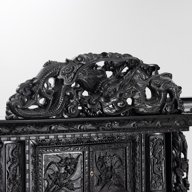 A Japanese cabinet, around 1900.