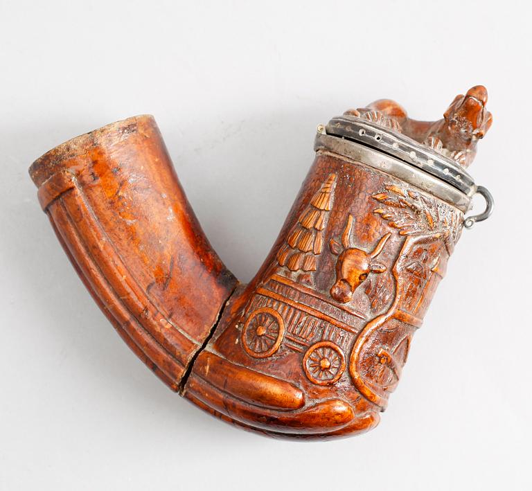 PIPHUVUD, skuret trä, 1800-tal.