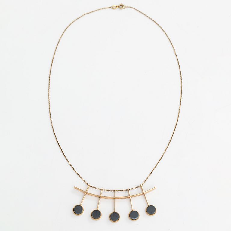 A 14K gold necklace with hematites. Alppikulta Oy Helsinki 1961.