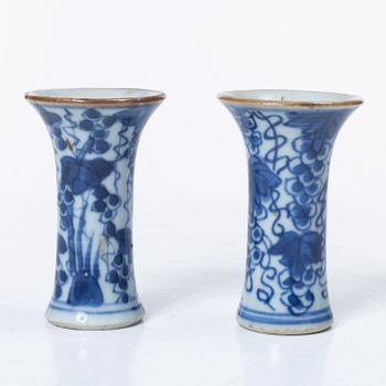 Miniatyrer, fem stycken, porslin. Qingdynastin, 1700-tal.