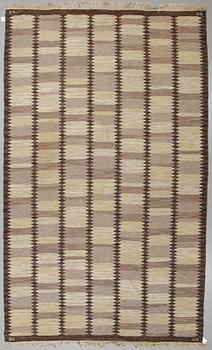 Berit Koenig, a carpet,  "Viggen, grå", flat weave, ca 400,5 x 244 cm, signed BK SH.