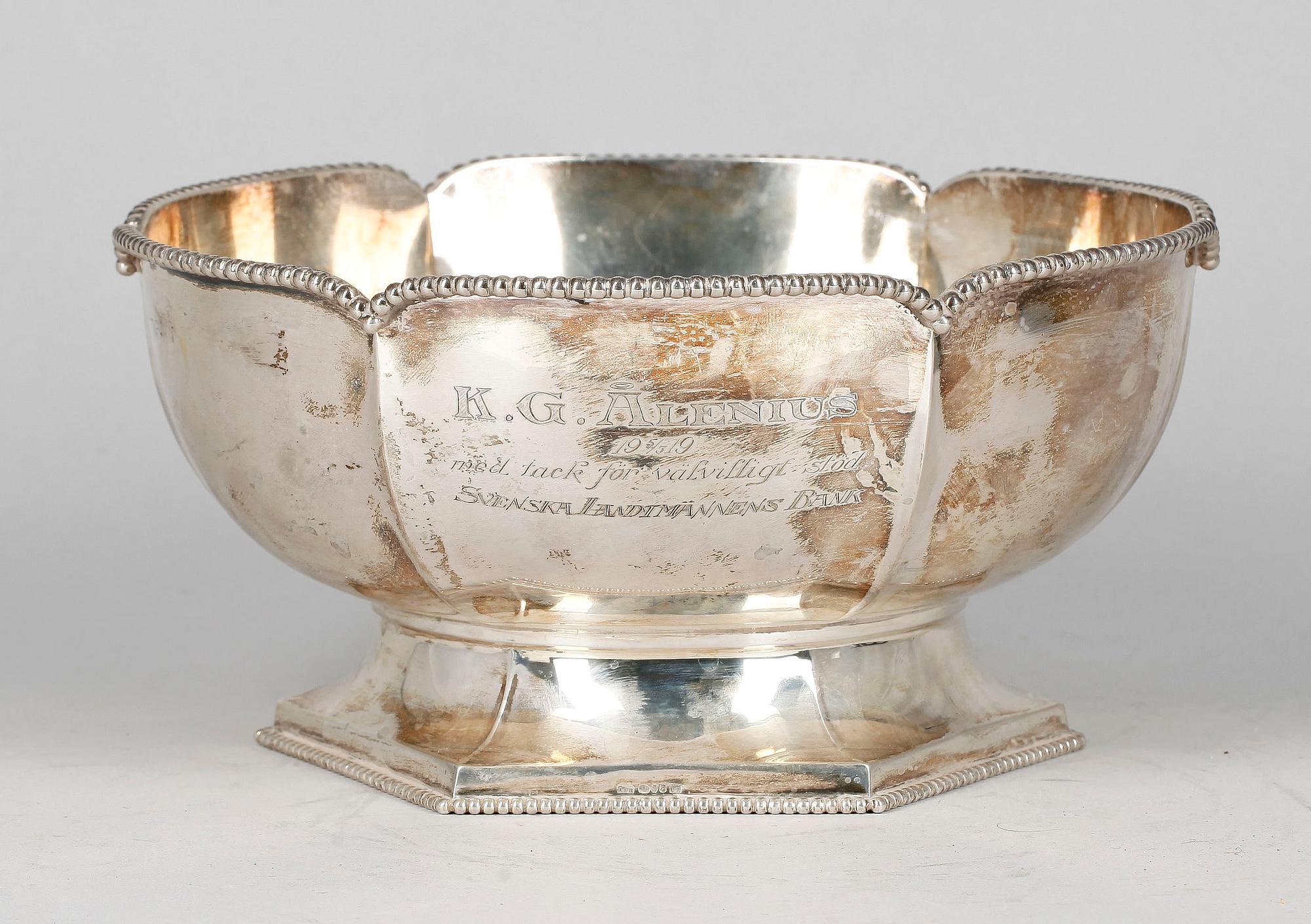 SKÅL, silver, A Hildebrand, Gävle, 1916. Totalvikt ca 560 gr.