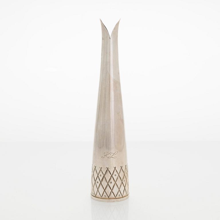 Anna-Greta Eker, maljakko, hopeaa, Auran Kultaseppä, Turku 1959.