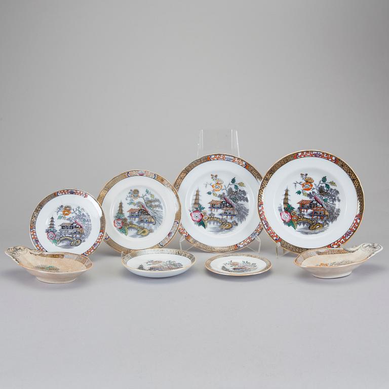 SERVISDELAR, "Japan", ca 134 delar, flintgods, Rörstrand, 1900-talets början.