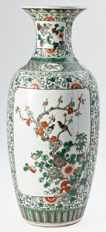 GOLVVAS, porslin. Kina, Qing-dynastin.