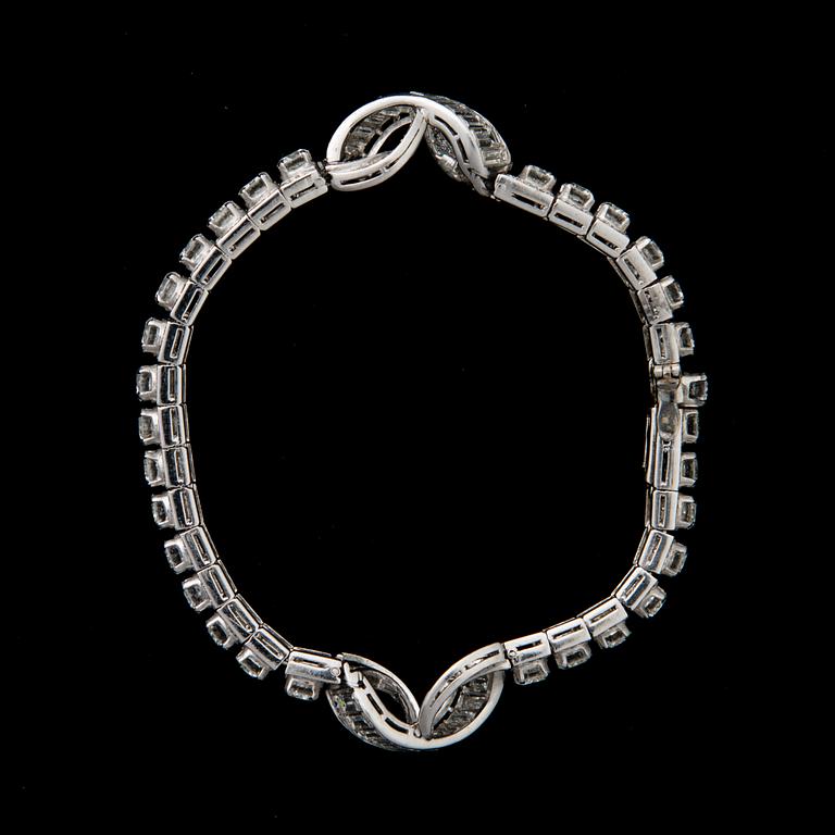 A BRACELET, brilliant, baguette and 8/8 cut diamonds, platinum. Drayson London.