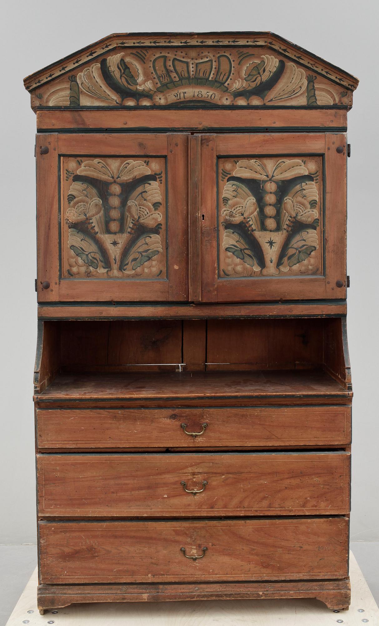 KRONSKÅP, allmoge, Dalarna, bär datering 1850.