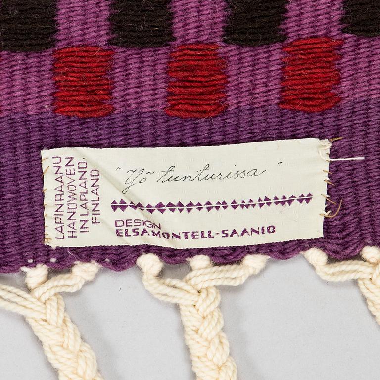 Elsa Montell-Saanio, raanu / seinätekstiili, "Yö tunturissa". Suomi. Noin 180 x 115 cm.