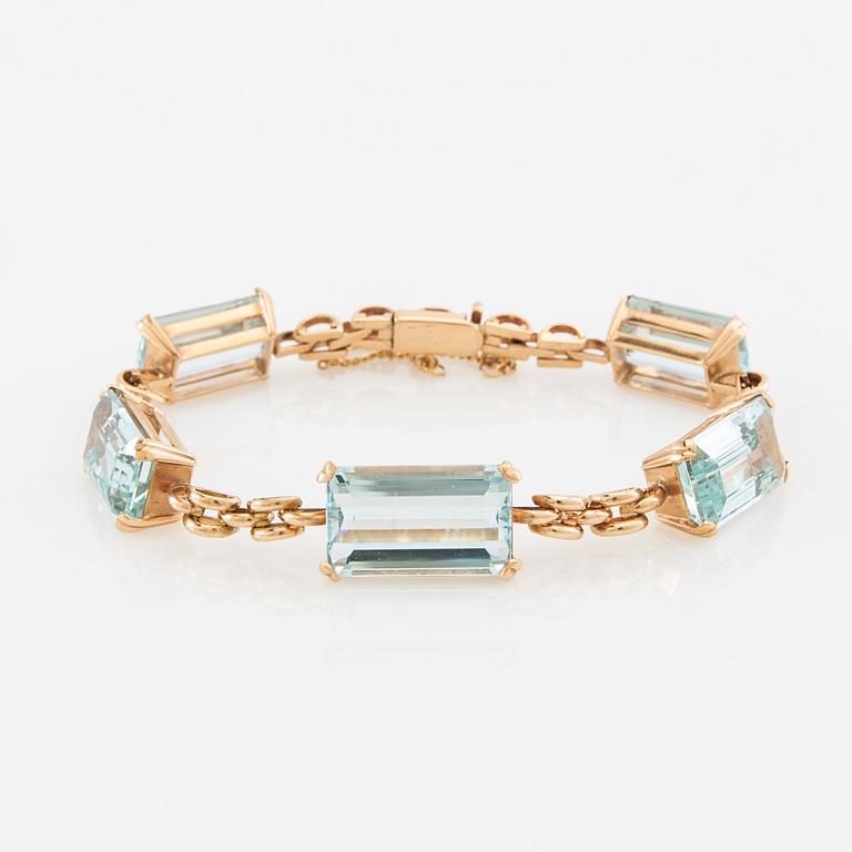 Bracelet 18K gold with step-cut aquamarines.