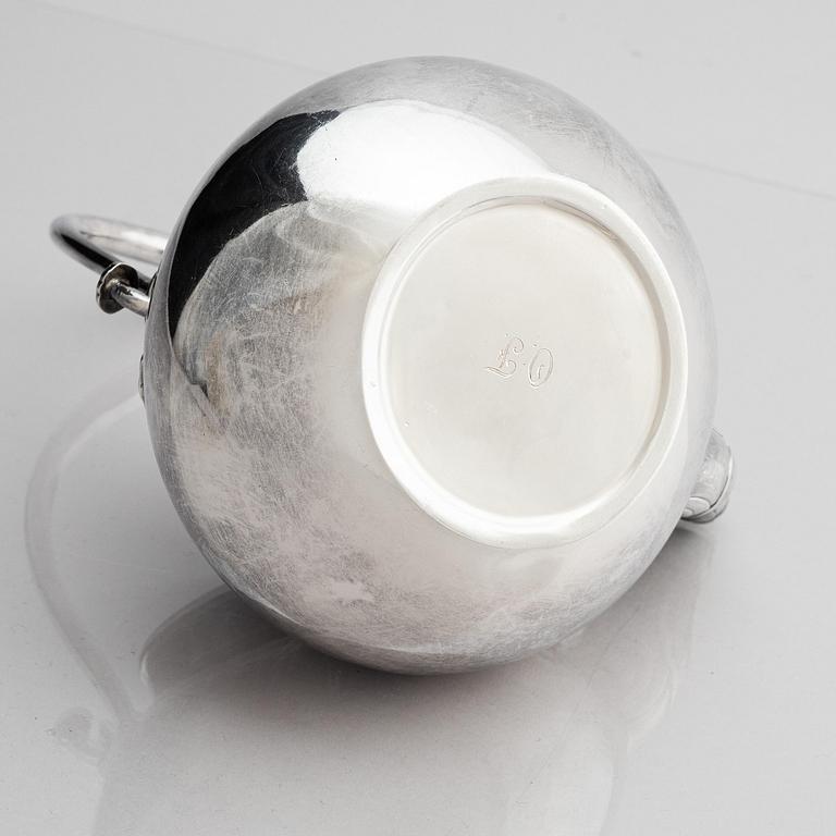 A silver tea pot with cover, Japan, early 20th century.