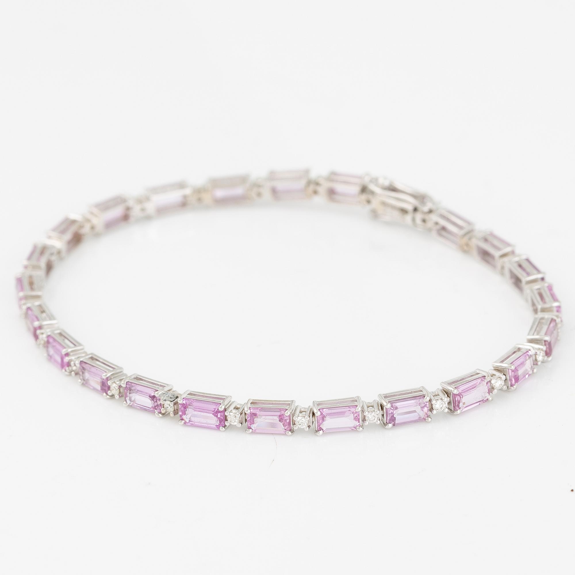 Bracelet 18K white gold with pink sapphires and brilliant-cut diamonds.