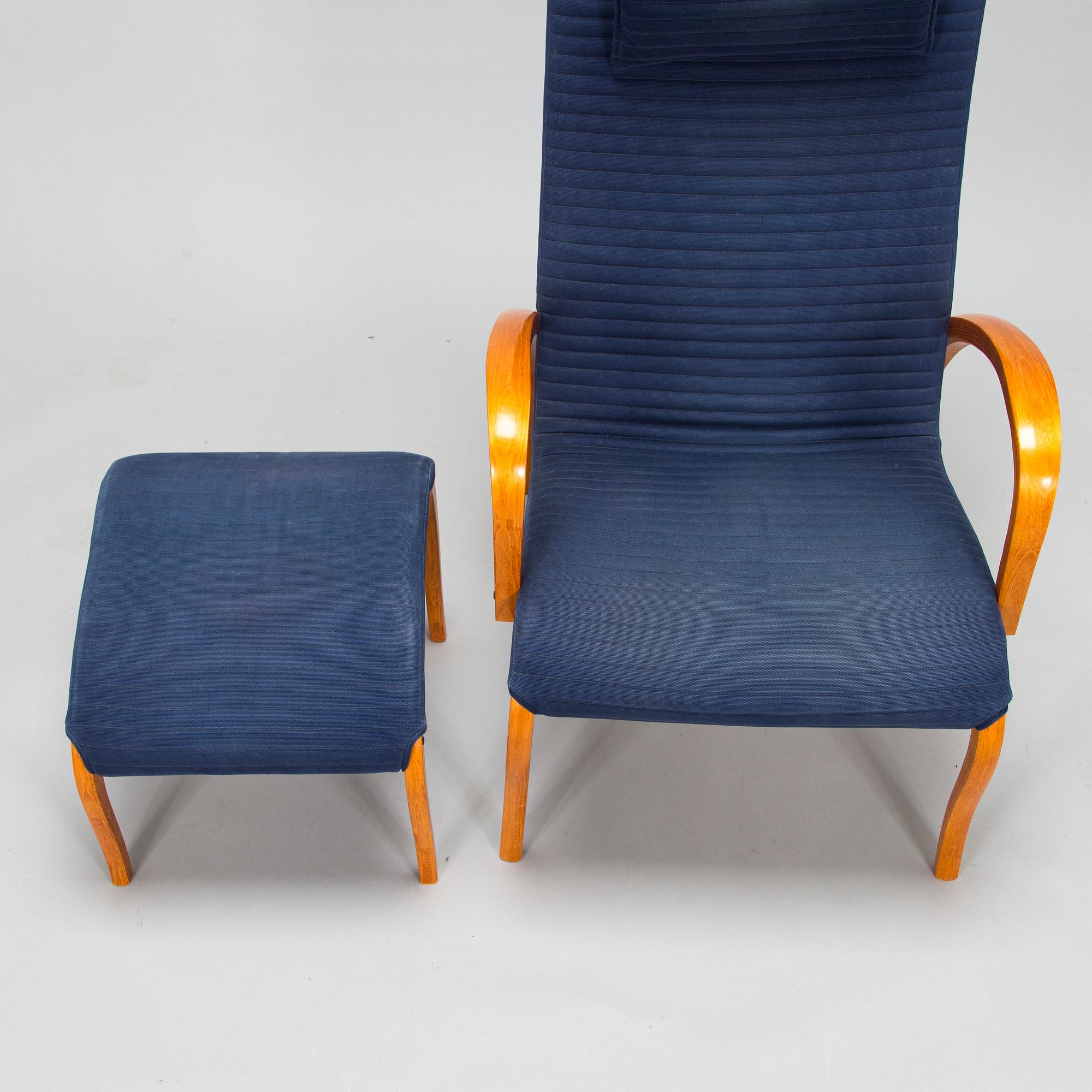 Markku Pakkanen, An armchair "Harlekiini" and an ottoman for Asko, late 20th century.