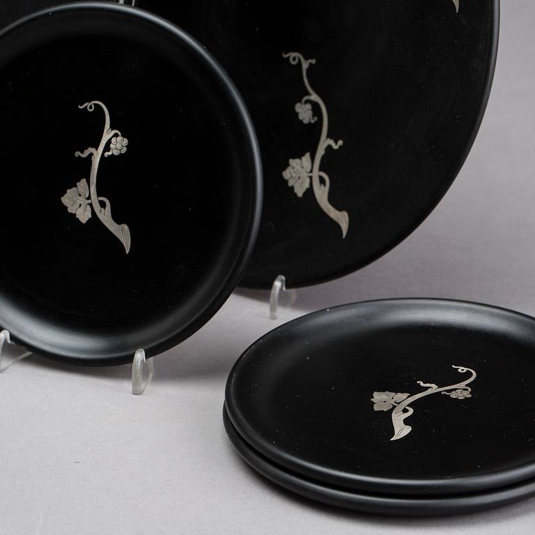 TALLRIKAR OCH COASTERS, 14 delar, isolit och silver, Perstorp.