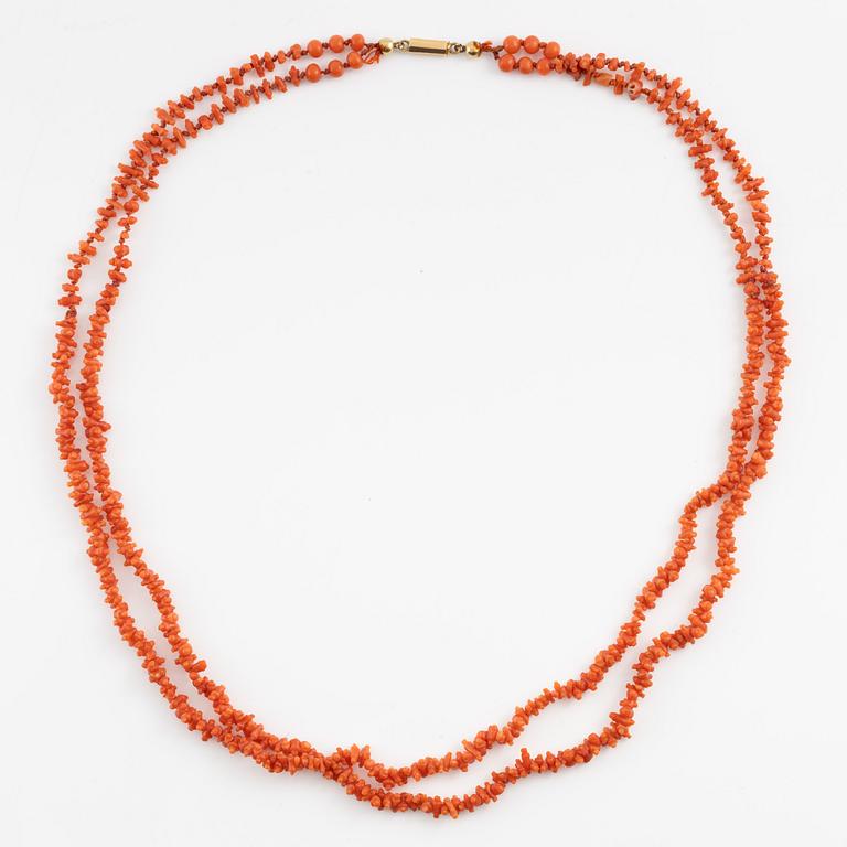 Necklace, two pieces with coral.