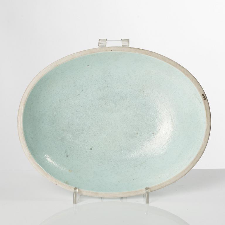 A monochrome bisquit Gui cover, Qing dynasty 18/19th Century.