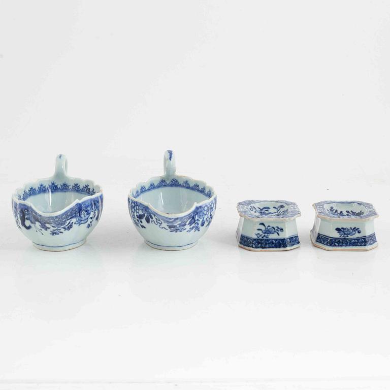 Two Chinese blue and white porcelain sauce boats and two salts, Qing dynasty, Qianlong (1736-95).