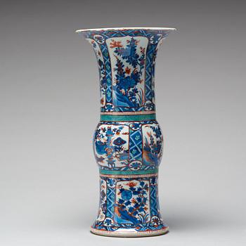 A blue and white 'Clobbered' vase, Qing dynasty, Kangxi (1662-1722).