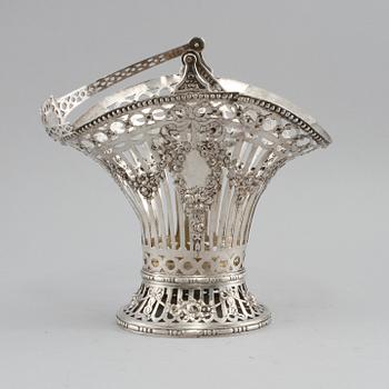 KORG, silver, omkring sekelskiftet 1900. Vikt 385 gram.