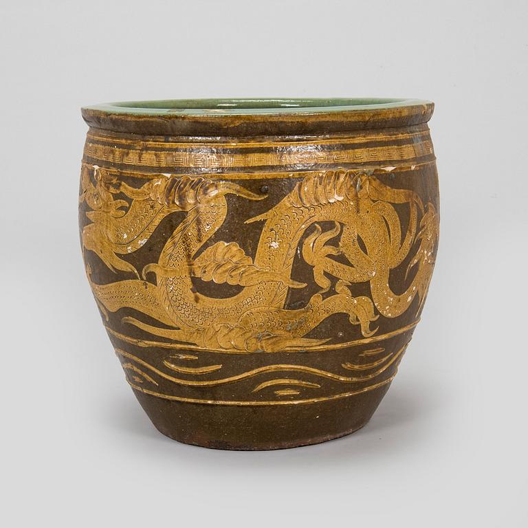 Lattiaruukku, keramiikkaa. Kiina, 1900-luku.