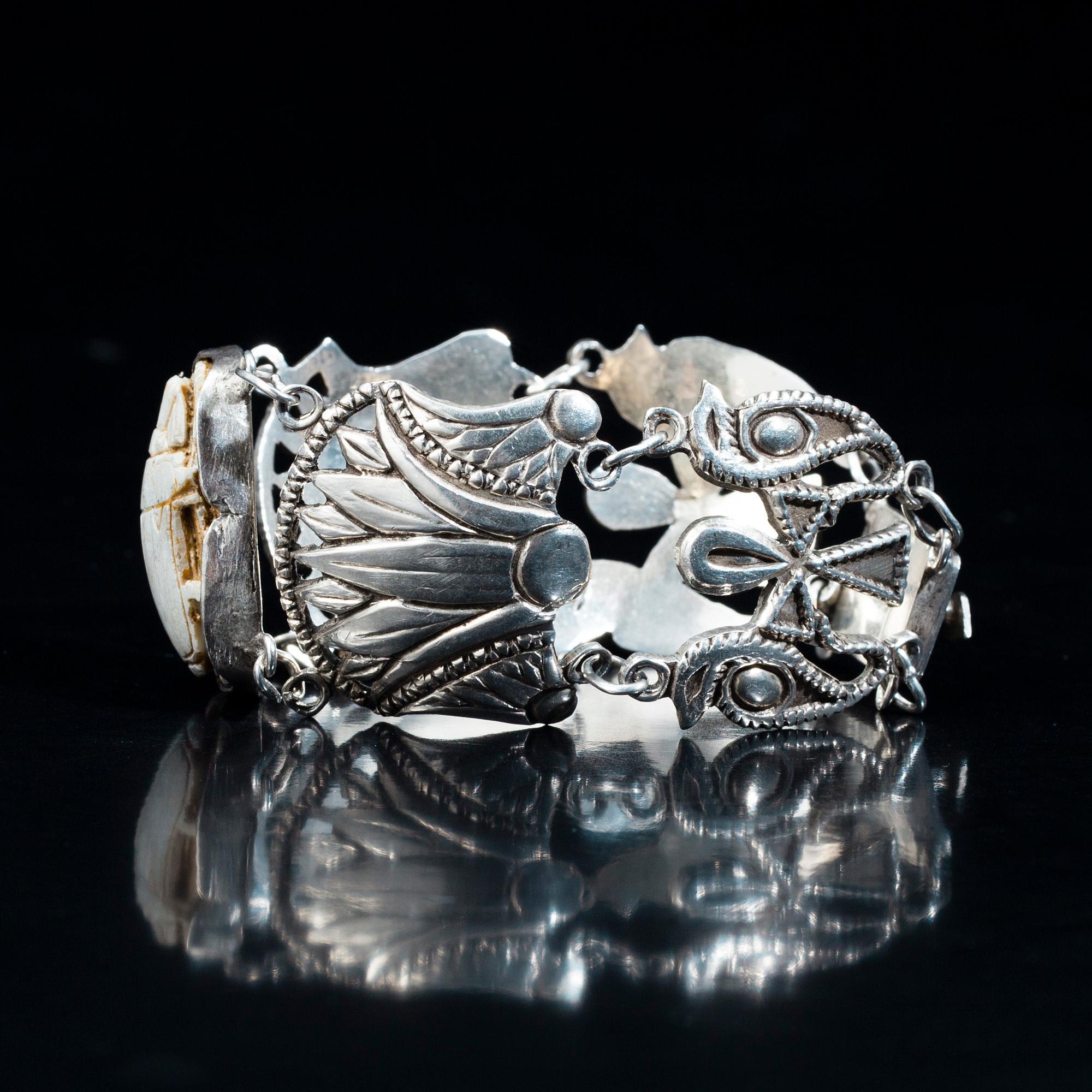 ARMBAND, 2 st, silver, Egypten. 1930-tal. Vikt 114,6 g.