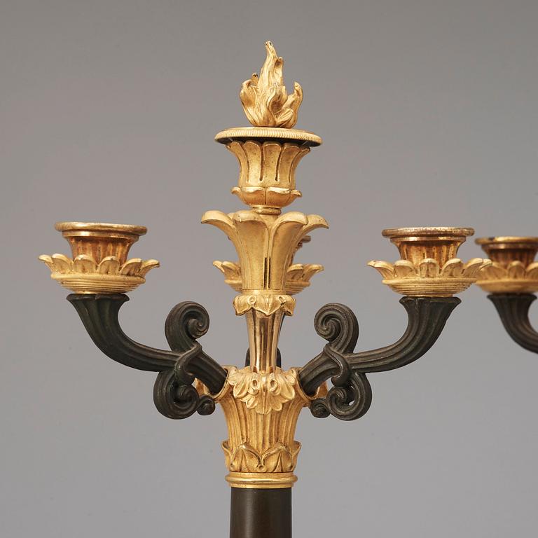 KANDELABRAR, för fyra ljus, ett par. Frankrike, 1800-tal. Louis Philippe.