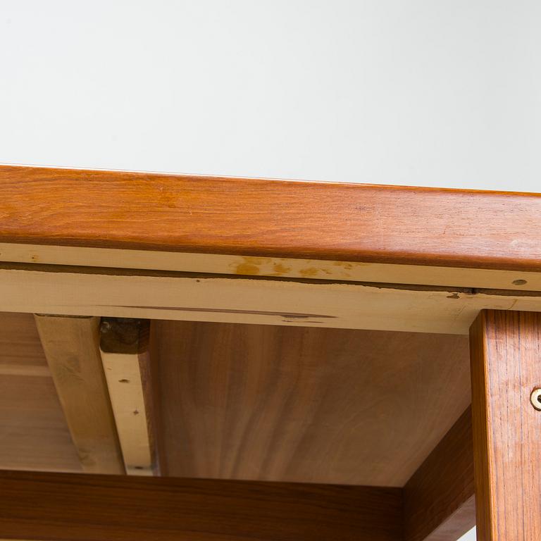 A mid-20th century dining table.
