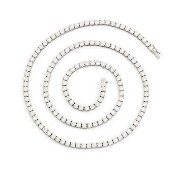 547. An 18K white gold necklace set with 148 round brilliant-cut diamonds.